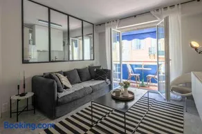 Stylish 2BR with Garage and AC Port of Nice - Image 2