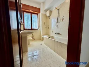 RARE house - Image 1