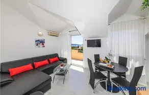 Three-Bedroom Apartment In Kastel Kambelovac - Image 3