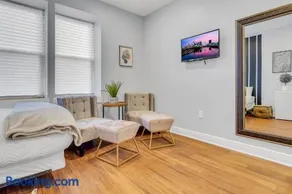 Fairmount Art Museum Center City Suites - Image 2