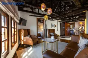 1822 Makrinitsa Suites - Image 2