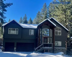 Large Family Home in Quiet Wooded Setting Close to Everything - Image 1