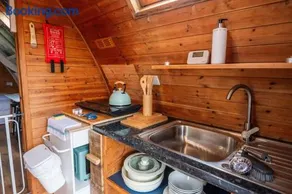 Robin Nest - Cosy Shepherd's Hut Hideaway - Image 5