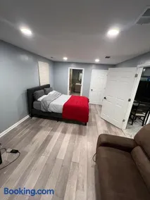 Entire Apartment in Oak Park, IL - Image 2