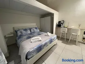 Tiny & Cosy Studio Flat in Como - Image 5