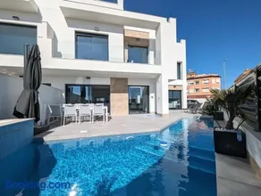 R-40-A Corner Villa with jacuzzi - Image 1