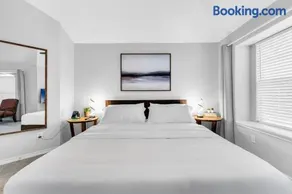 Stylish Retreat, 9 Min to DFW Airport & AT&T Stadium - Image 1