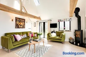 Little Larks Barn - Image 1