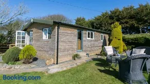 Easter Cabin - Image 2