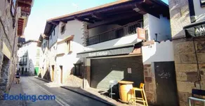 VIVIENDA RURAL PEROTXENEA LANDETXEA - una casa rural con jardín y barbacoa ideal para grupos y familias que quieren descubrir y disfrutar el norte de Navarra - Image 2