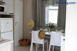 Camping Resort Les Champs Blancs - Image 2
