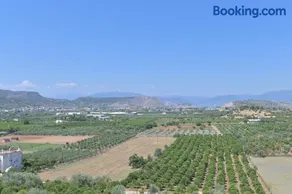 VILLA GALINI NAFPLIO First Floor Apartment with Panoramic View - Image 2