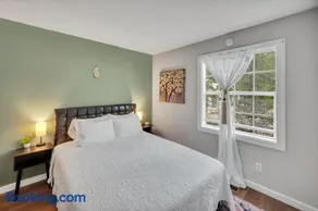 4 Beds, Near UNC, Packnplay, walk to Golf, Kids Essentials - Image 3