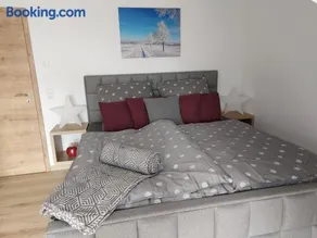 Premium Vulkaneifel Chalet - Image 3