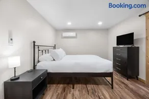 Modern Home with Fast WiFi & Private Patio - Image 2
