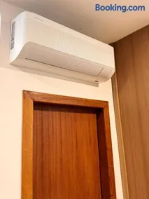 STUDIO Flat B - Image 2
