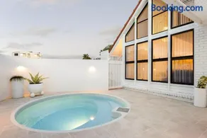 Luxe Retreat - Buddina Beachside - Heated pool - Image 4