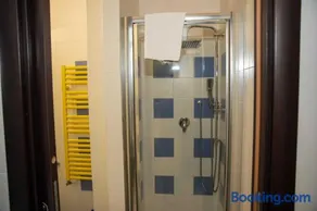 VILLA LIBECCIO appartment with shared swimming pool, at 200 meters from the beach, solarium and private parking - Image 3