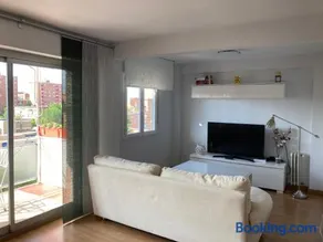 2 baños! Piso grande 100 m2 y Garaje gratis - Image 4