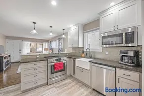 Benson. Cozy pet friendly living. No pet fees. - Image 1