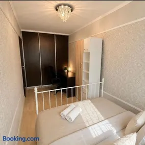 Central Warsaw Apartment with Pool & Sauna - Image 4