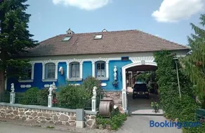 Jutta Deluxe Farmhouse - Image 1