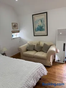 En suite room with separate living room - Image 3