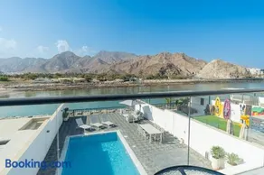Luxury 3BR Retreat with Assistant Room and Private Pool, Breathtaking Mountain Views, Close to Fujairah Beautiful Beaches, Al Dana Island, Fujairah by Deluxe Holiday Homes - Image 4
