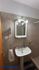 LOS SUIZOS SUITES - Aeropuerto Internacional, Universidad Siglo 21 y Blas Pascal, Sanatorio Allende y Hospital Privado, Estadio Kempes y Chateu, Quorum, Mujer Urbana, Complejo Ferial Córdoba - Image 3