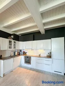 Modern and spacious home - Image 4