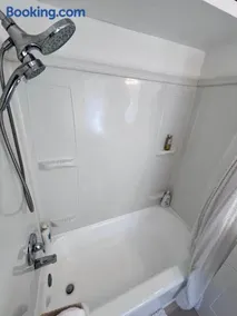 The Inn-1 m walk Entire Colonial 3BR House with tub & Fast WiFi - Image 2