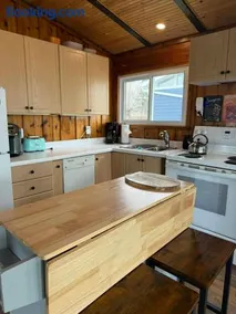 Lakefront Lake Erie with Amazing sunset Views 3BR Pet Friendly 1 HR from Hamilton and Niagara - Image 2