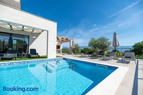Villa Dasi s grijanim bazenom - Image 3