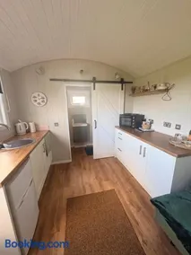 Whitethorn Shepherds Hut - Image 5