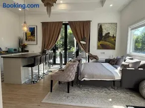 Casa de Leon Lakeview Guesthouse - Image 5