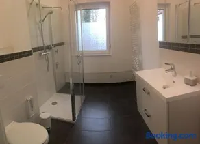 zentral gelegene top ausgestattete Wohnung - Image 5