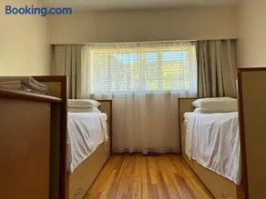 Cozy Rooms West Vancouver - Image 3