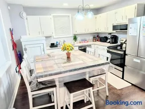 Comfy 3BD-2BA Near Colleges,Tanger, Coliseum - Image 2