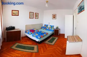 Óbuda Apartments - Image 1