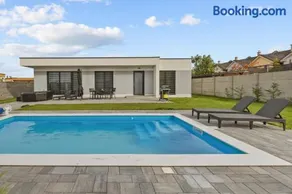 Klimatizovaný Apartmánový dom s vyhrievaným bazénom, 10B - Image 1