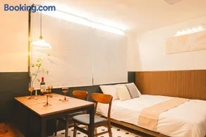 Emerald Retreat, Stay Cheonho Seoul Near Olympic Park, 4 min walk from the subway station - Image 3