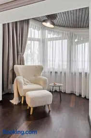 Green Luxury Villa - Image 2