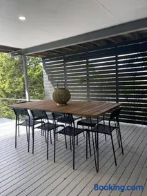 Unique 3 Bedroom House close to Merewether Beach - Image 3