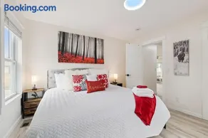 Pet Friendly, Gated Backyard, Game room, Hot Tub - Image 5