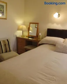 Gwrach Ynys Country Guest House - Image 4