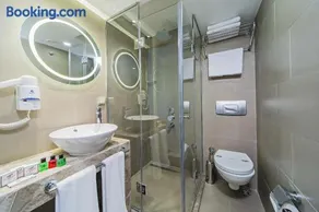 History Hotel - Image 5