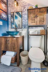 Jones Beach Houseboat - Image 4