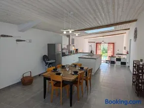 Maison en pierres rénovée avec jardin, terrasse, 3 chambres, proche village, nature paisible, équipements complets - Image 2