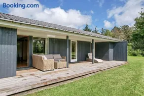 Ferienhaus-mit-Kamin-und-Terrasse-in-schoener-Naturlage - Image 3