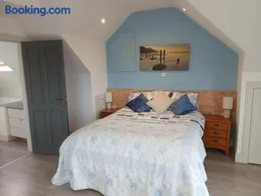 The Hideaway Tragumna a hidden gem by the sea with outdoor sauna - Image 1